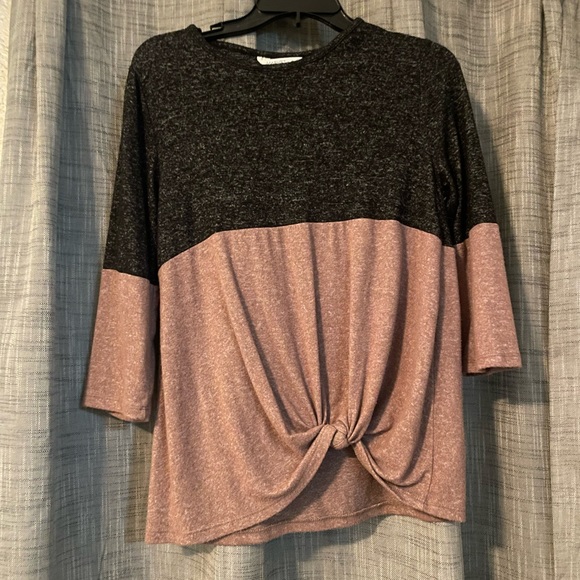 Market and spruce front twist knot top - Picture 2 of 3